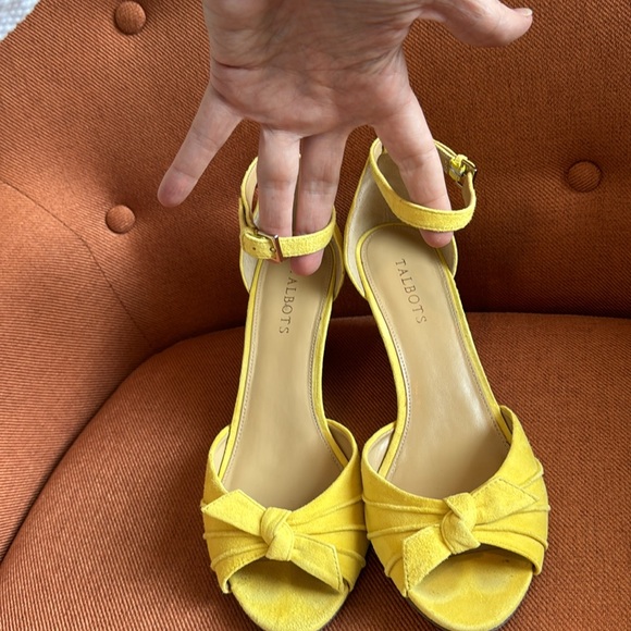 Talbots yellow suede wedge heel with ankle strap sandal, size 10 M - Picture 9 of 9